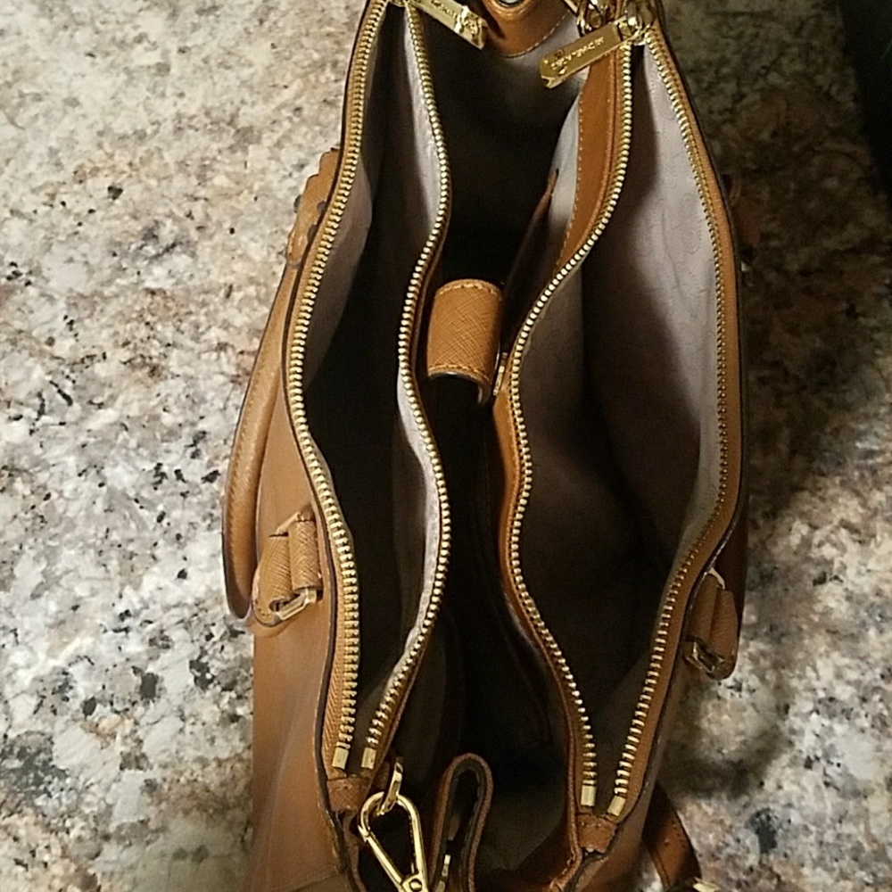 Michael Kors bag - Picture 6 of 8